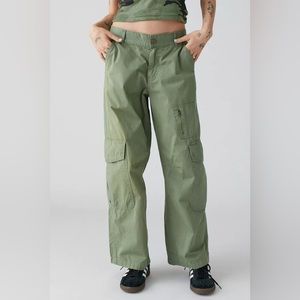 UO / BDG Rae Green Carpenter Pants Size 2